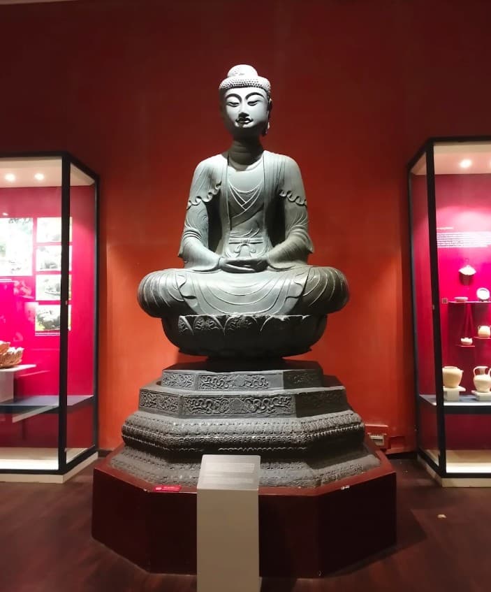 李代阿彌陀佛像複製品。原件位於北寧省佛跡寺,2012年被評為國家寶物,收藏照片