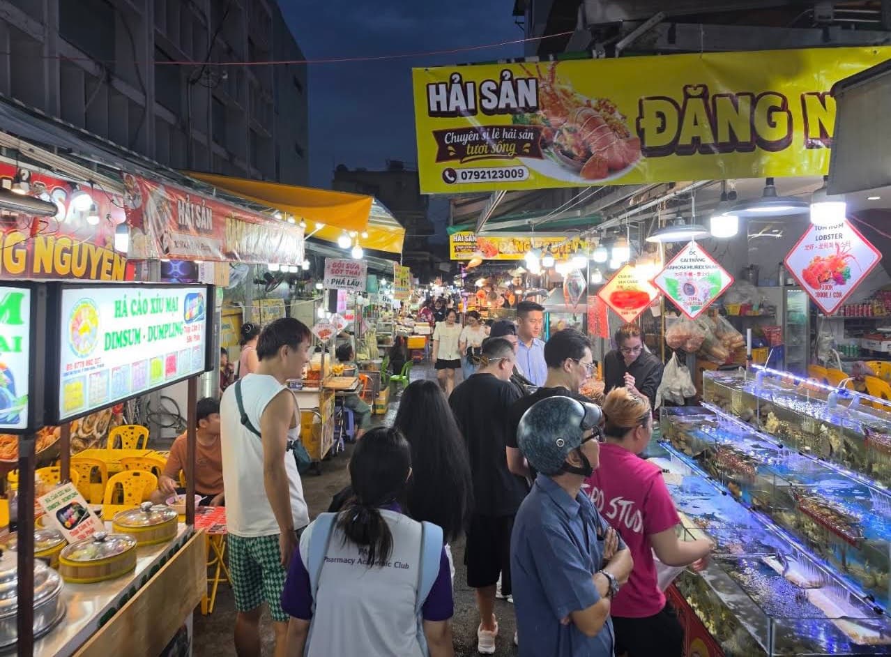 胡志明市胡氏 kỷ 美食街圖片|資料圖片