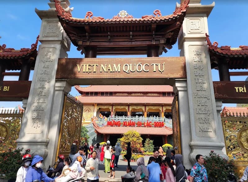 viet-nam-quoc-tu-thanh-ho-chi-minh