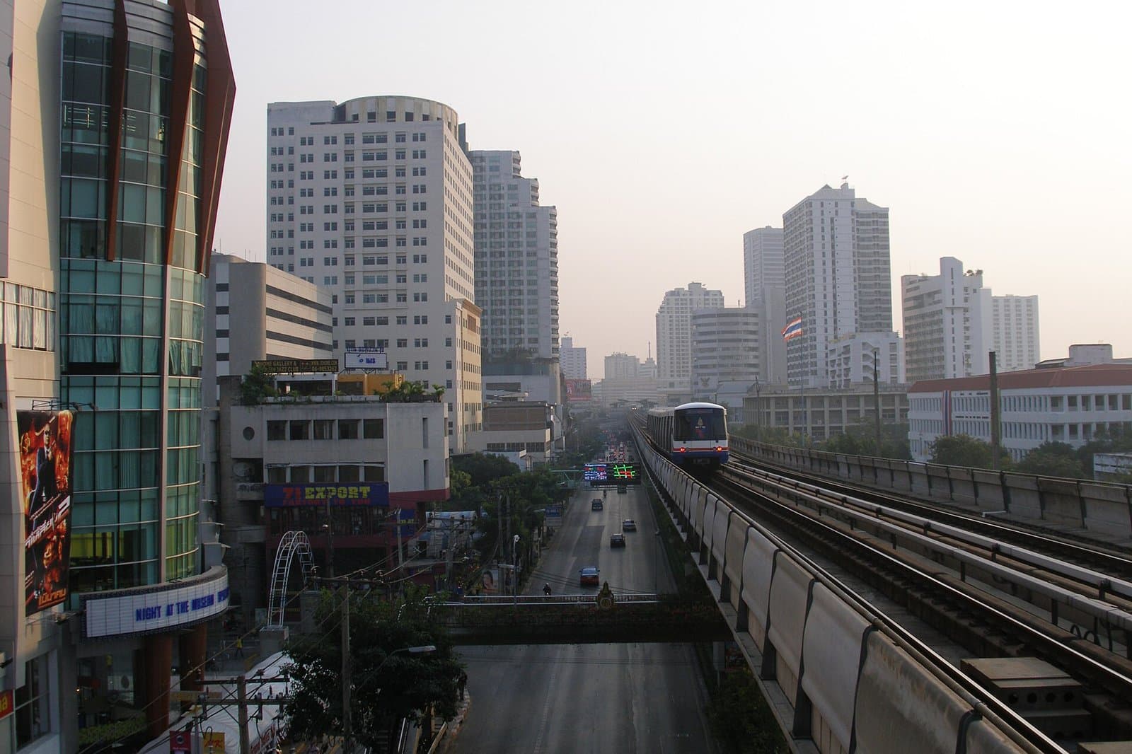 曼谷 BTS 空鐵與市區街景,往年資料照(2007)